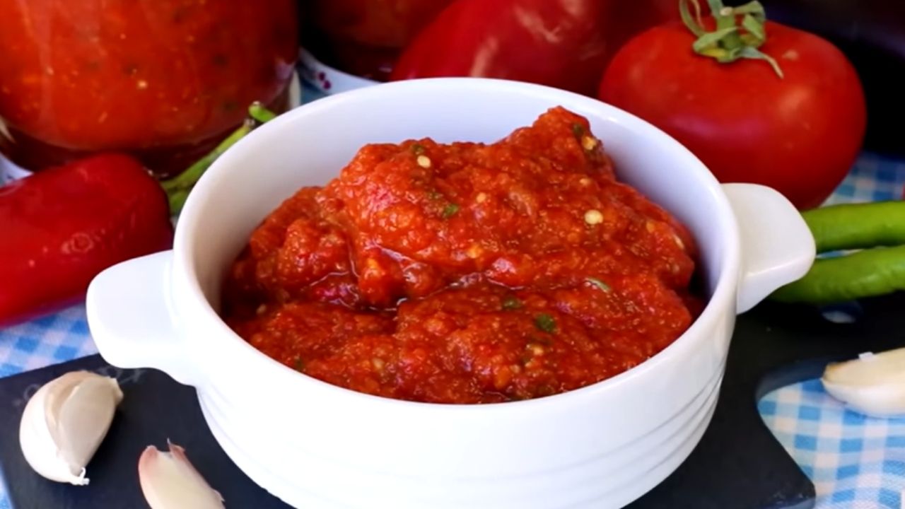 Sahurda pidenin yanına lezzetli mi lezzetli közlenmiş patlıcanlı kahvaltılık sos tarifi