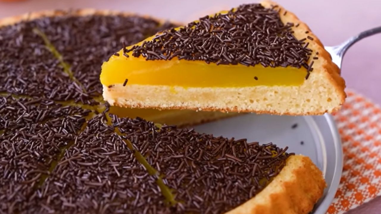 Davet sofralarını çiçek gibi süsleyecek! Herkesi tadına hayran bırakacak eti cin pastası tarifi