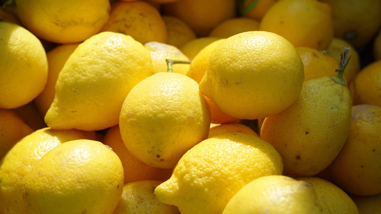Her seferinde mükemmel sulu limonu seçmek için 5 ipucu