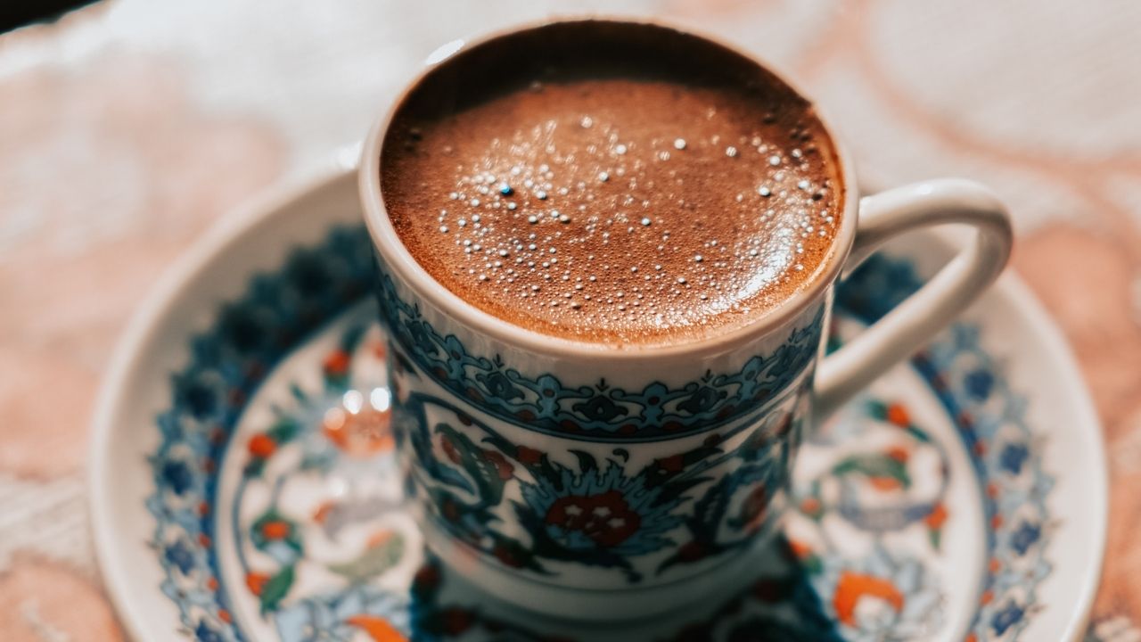 Falda X harfi görmek ne anlama gelir? Kahve falında X harfi neye işaret eder?