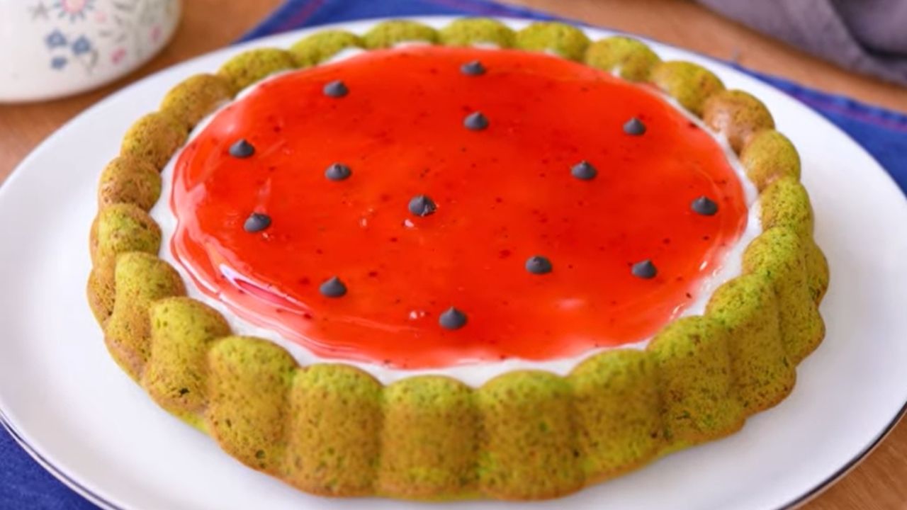 Hem göze hem damağa hitap eden lezzet! Karpuz görünümlü tart pasta tarifi