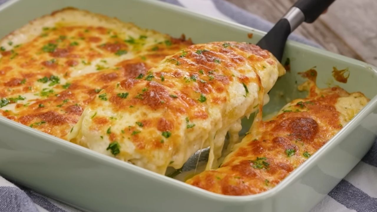 Davet sofralarına renk ve lezzet katacak! Kremalı patates graten tarifi