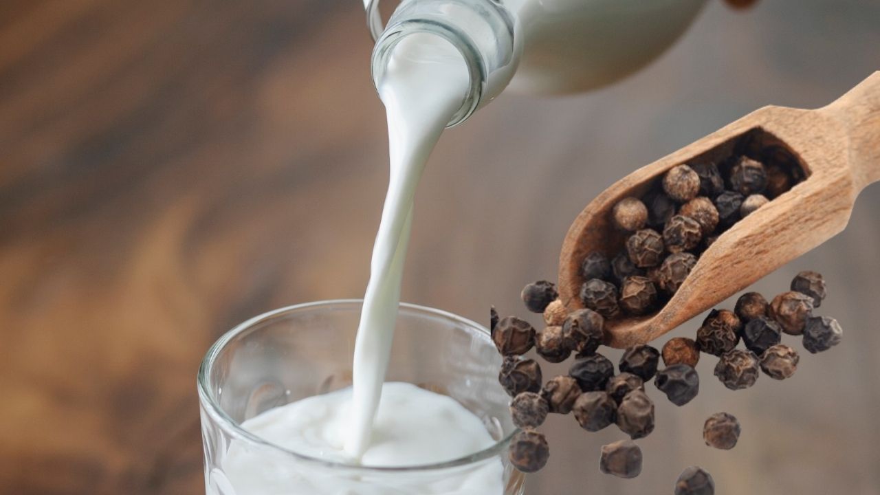 Sütün içerisine 1 çay kaşığı karabiber ekleyerek tüketin! Faydasını öğrenince hep bu şekilde içeceksiniz