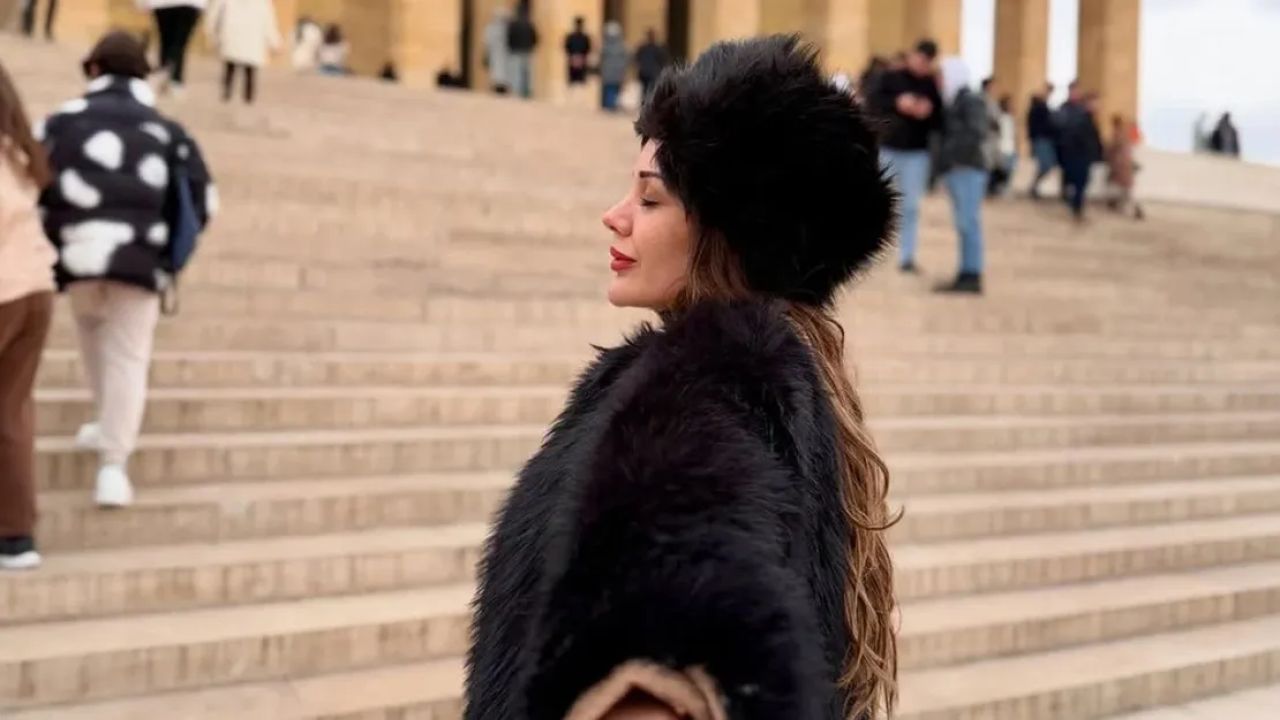 Dilan Polat Anıtkabir'de Çekilen Fotoğraflarını Paylaştı