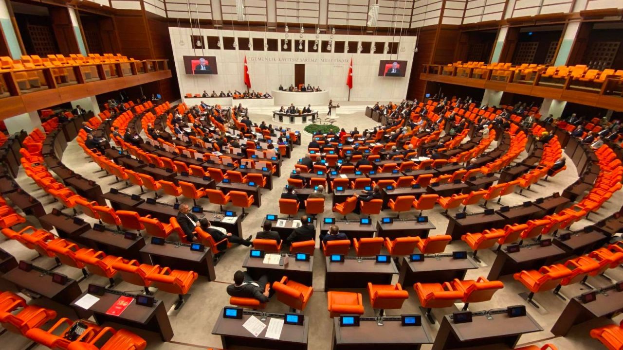 Kâya Ösen, AKP'yi halkın alın terini peşkeş çekmekle suçladı