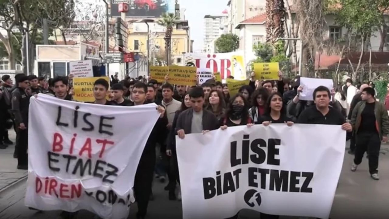 Müdür yardımcısından protesto eden öğrencilere tehdit: Devlet unutmaz, yurt bulamayacaksınız