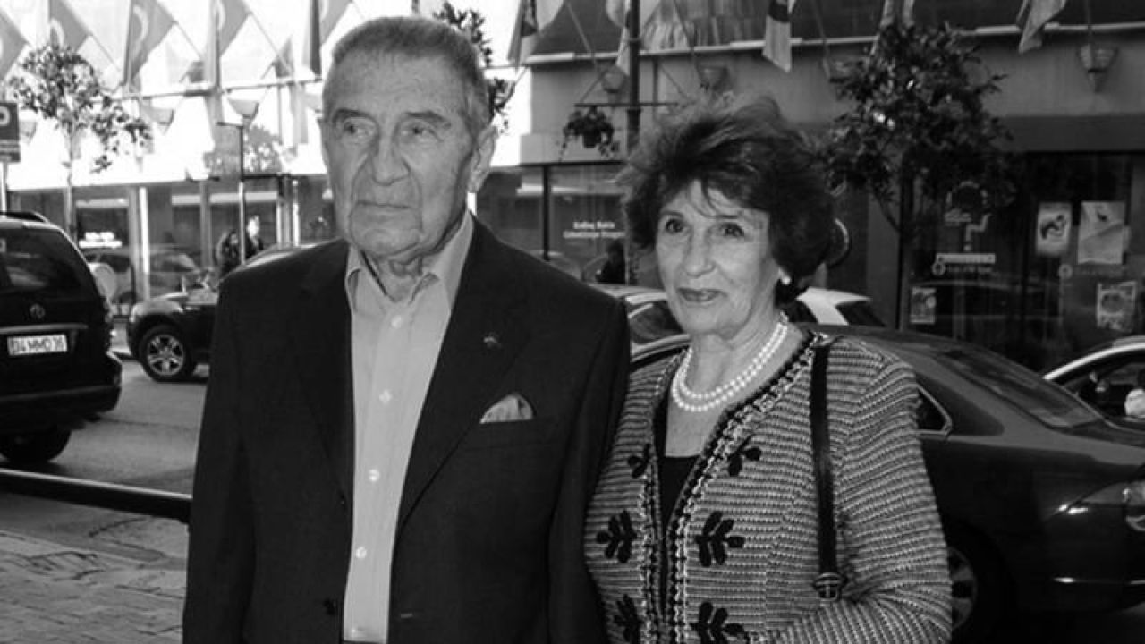* Osman Boyner'e Veda
* İş İnsanı Osman Boyner Son Yolculuğuna Uğurlandı
* Osman Boyner Hayata Veda Etti
* Boyner Ailesinin Acı Günü
* Türk İş Dünyası Osman Boyner'e Ağlıyor
