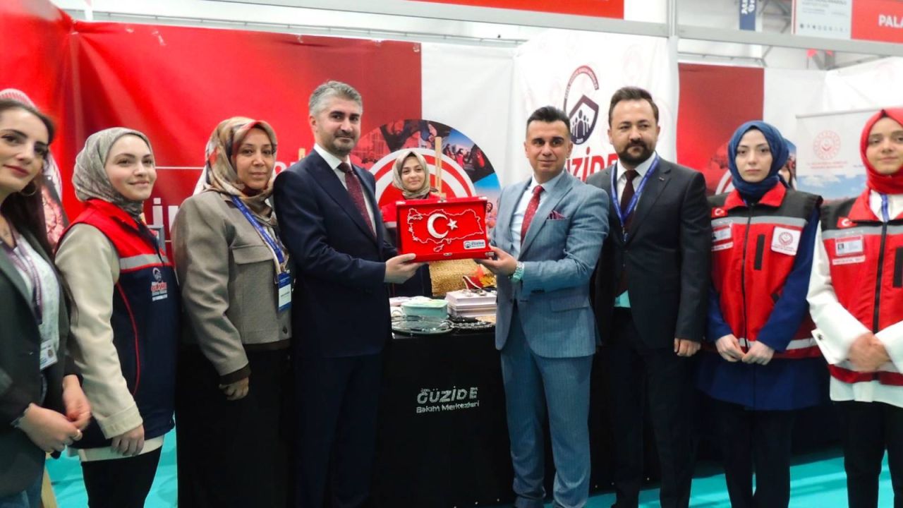 Aile ve Sosyal Hizmetler Bakan Yardımcısı Tarıkdaroğlu, Engelli Bireylerin Eserlerini İnceledi
