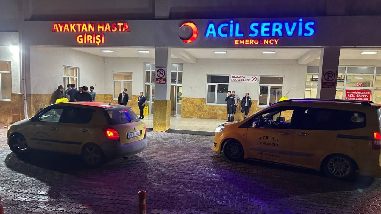 Sivas'ta Öğrenciler Gıda Zehirlenmesi Şüphesiyle Hastaneye Kaldırıldı
