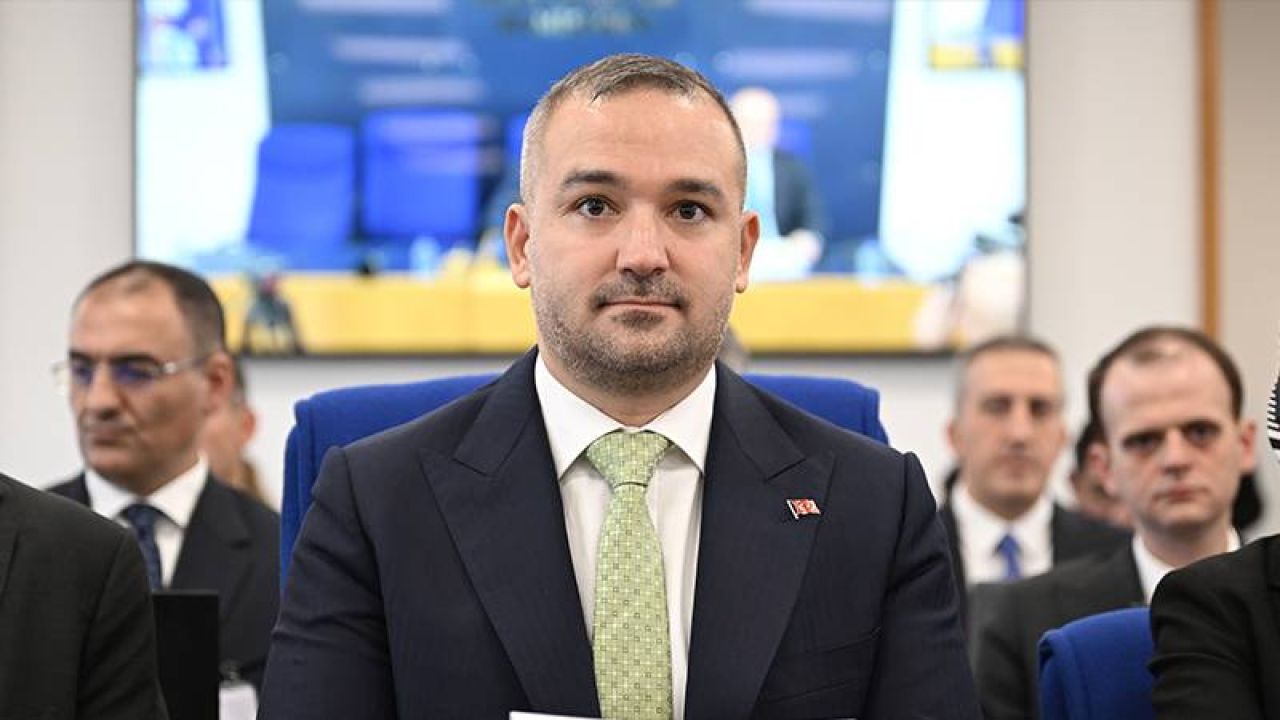 * TCMB Başkanı Karahan, Meclis'te Sunum Yapacak
* Karahan, Türkiye Büyük Millet Meclisi'nde Sunum Gerçekleştirecek
* Merkez Bankası Başkanı Karahan'dan Meclis'e Kritik Sunum
