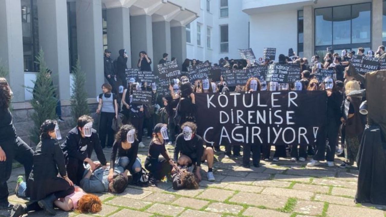 Odtü'lü Öğrencilerden 13 Yıl Sonra "Kötüler Direnişe Çağırıyor" Eylemi
