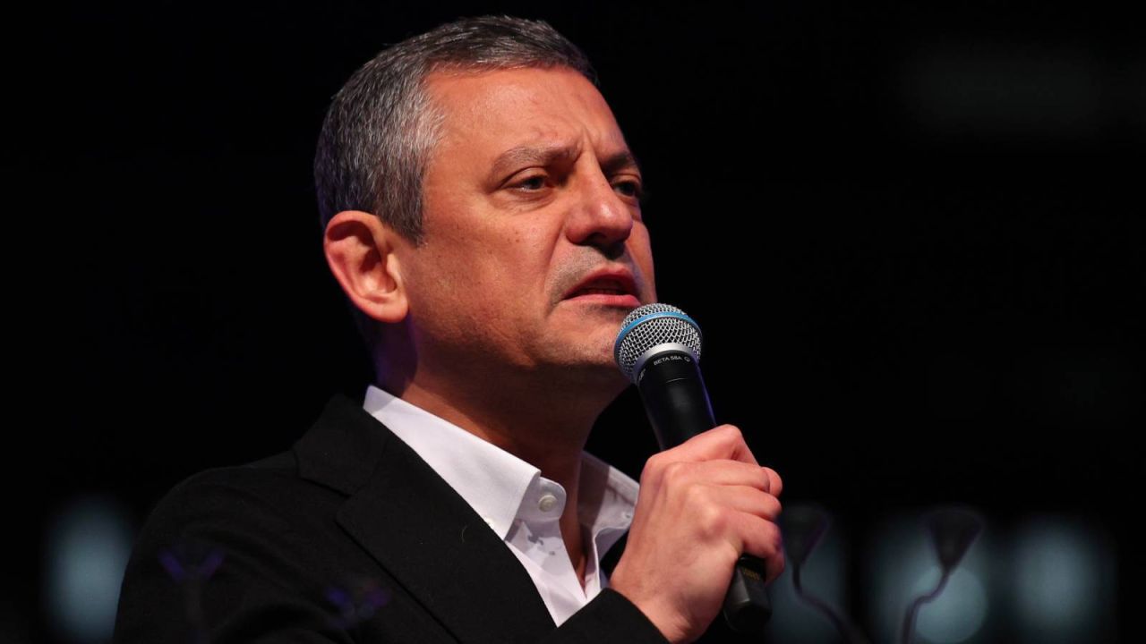 Özel'den Mater, Özerden ve Ayık Ziyareti: "Siyasetçiye Diktatör Denilemiyorsa Orası Diktatörlüktür"
