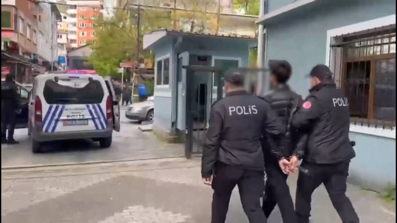 "Çakarlı Sürücüye Rekor Ceza: 146 Bin TL, Vali Gül'den Akrabalık Yalanlaması"

