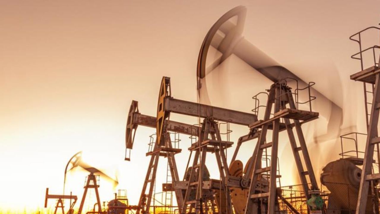 Petrol Fiyatları Arz-Talep Endişeleriyle Geriledi
