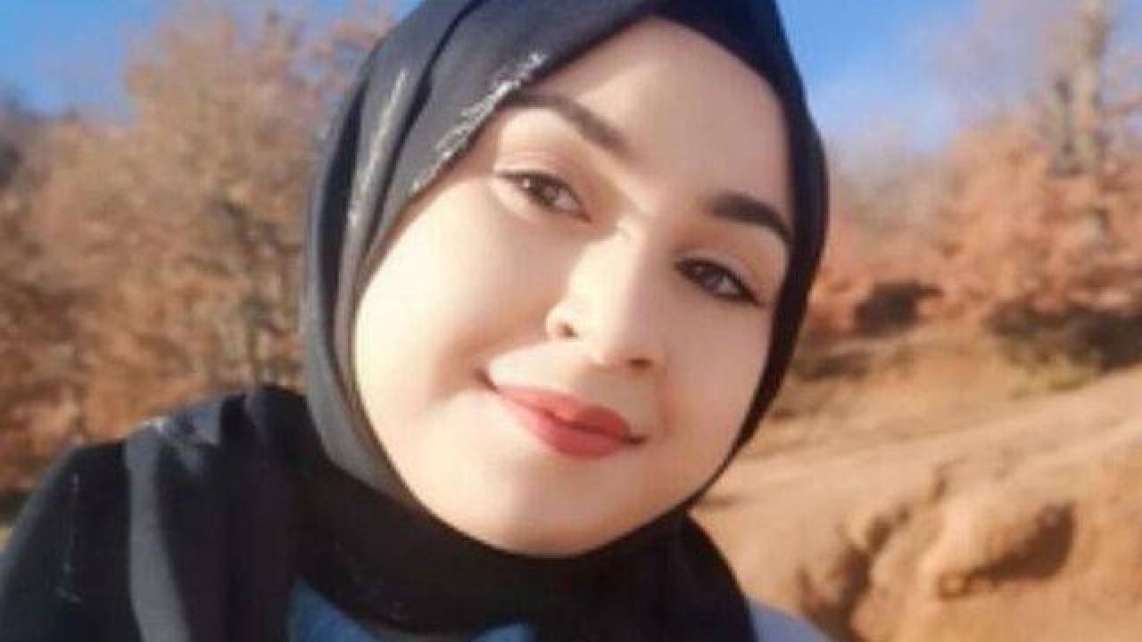 * Evinde Katledilen Genç Kadın: 19 Yaşındaki Şahıs Hayatını Kaybetti
* 19 Yaşındaki Genç Kadın, Evinde Ölü Bulundu
* Cinayet Şüphesi: 19 Yaşındaki Kadın Evinde Katledildi
