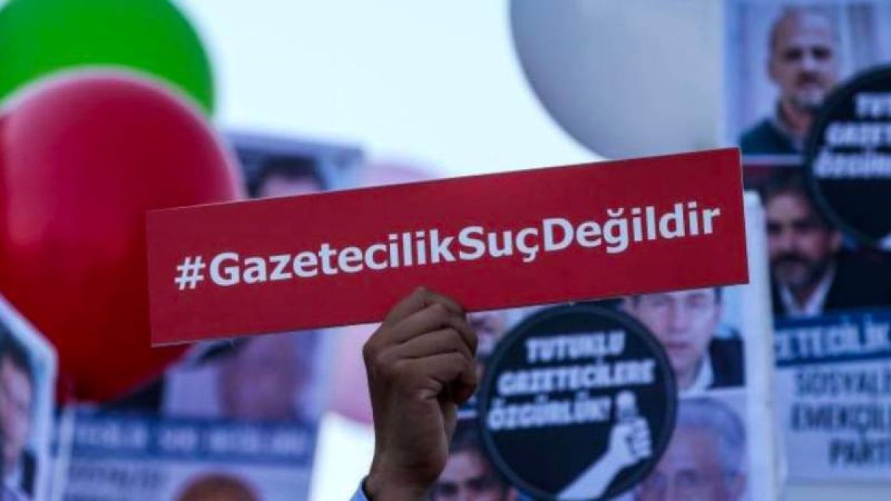 ÇGD'den: Kıskaç Altındaki Gazetecilik Masaya Yatırıldı
