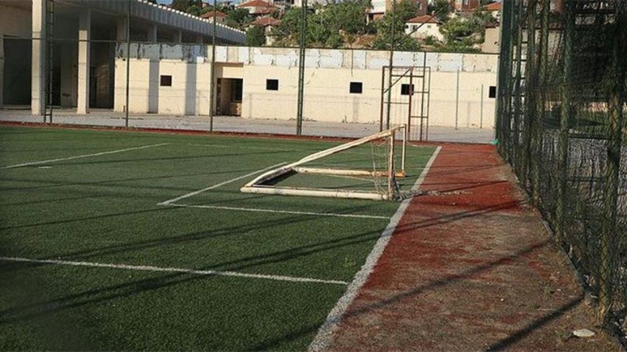 Futbolcuyu Darp Eden Polise Soruşturma
