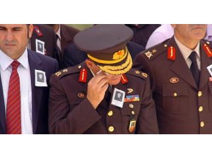 Paşa Şehit Cenazesinde Gözyaşlarını Tutamadı