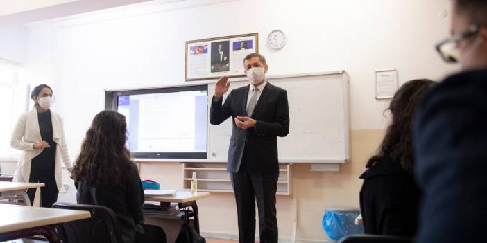 Milli Eğitim Bakanı Ziya Selçuk liselilere seslendi