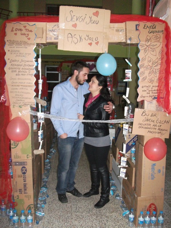 Geri Dönüşüm Materyallerinden AŞK Yolu Kurdular