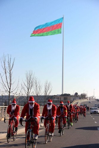 Azerbaycan'da Noel Babalı Bisiklet Turu