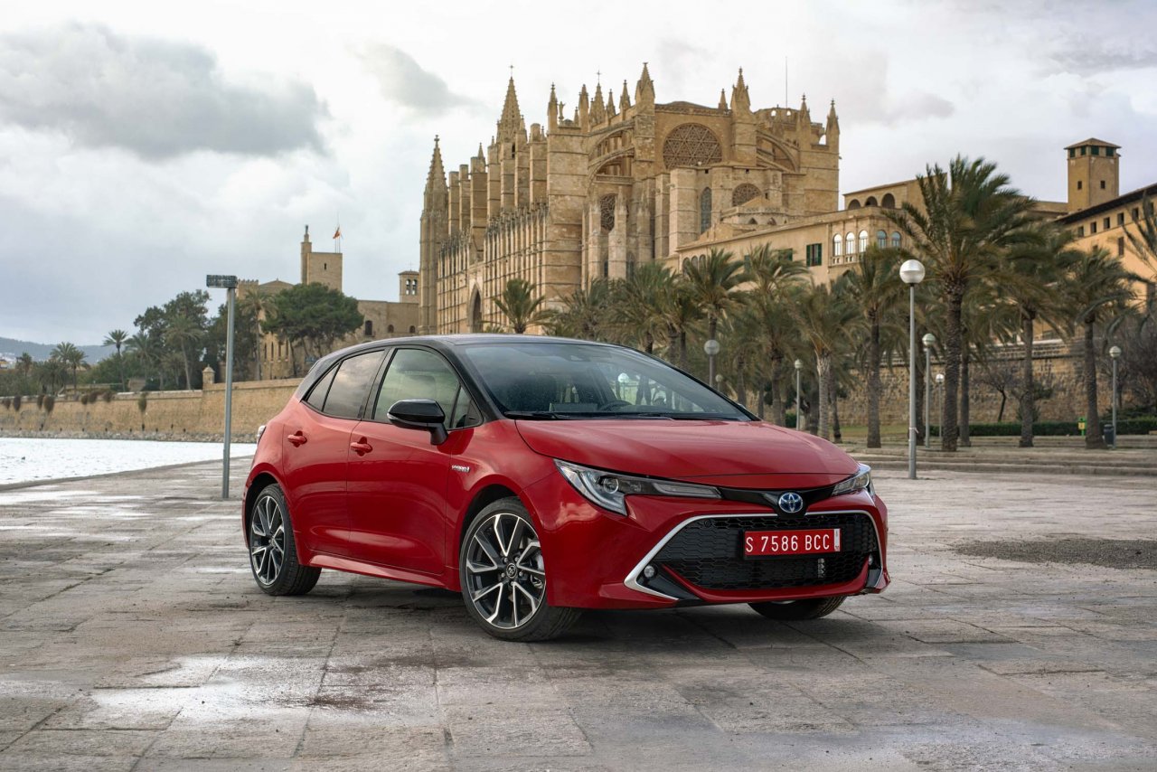 yeni-corolla-hatchback.jpg