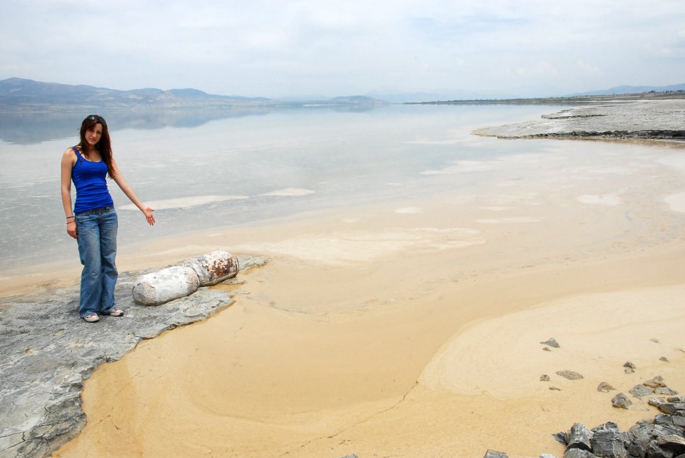 Burdur gölü kuruyor ve kirleniyor. Burdur Yosun Balığı'nın nesli ise tükenmek üzere