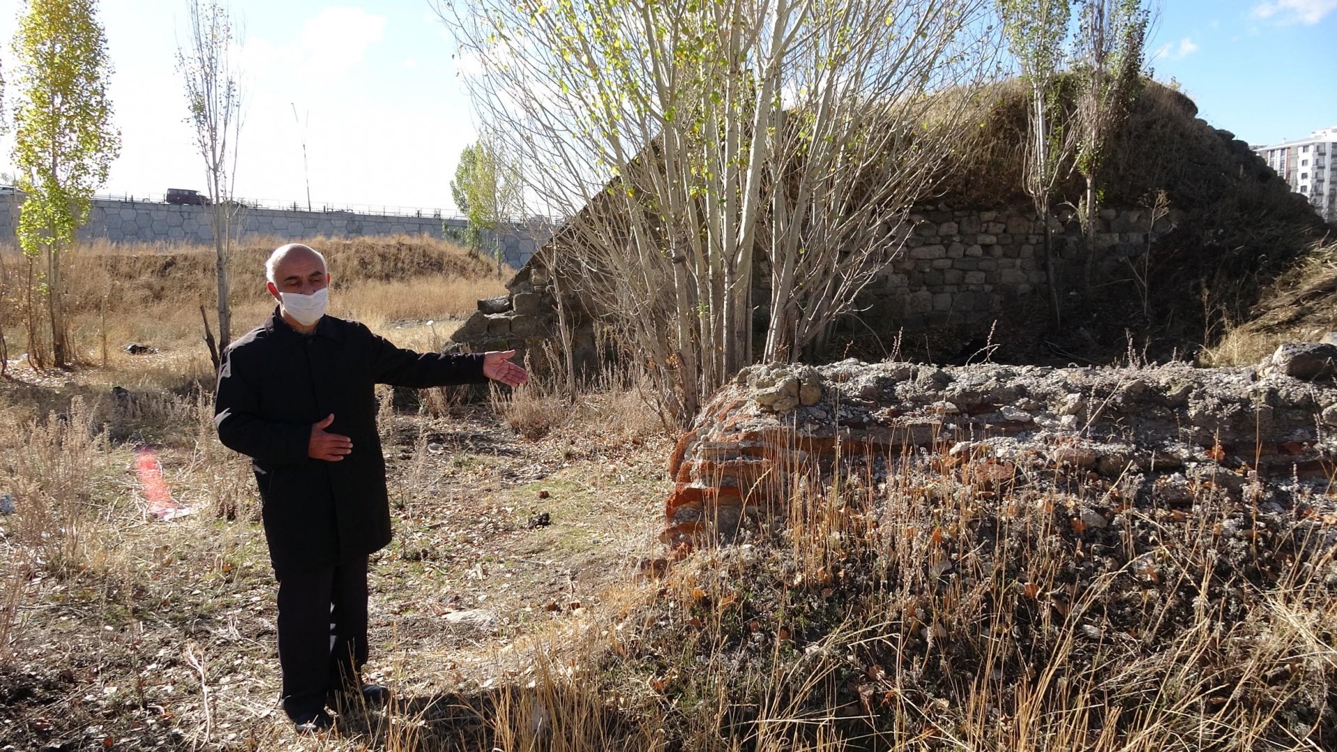 Ruslar yıkamadı, defineciler talan etti