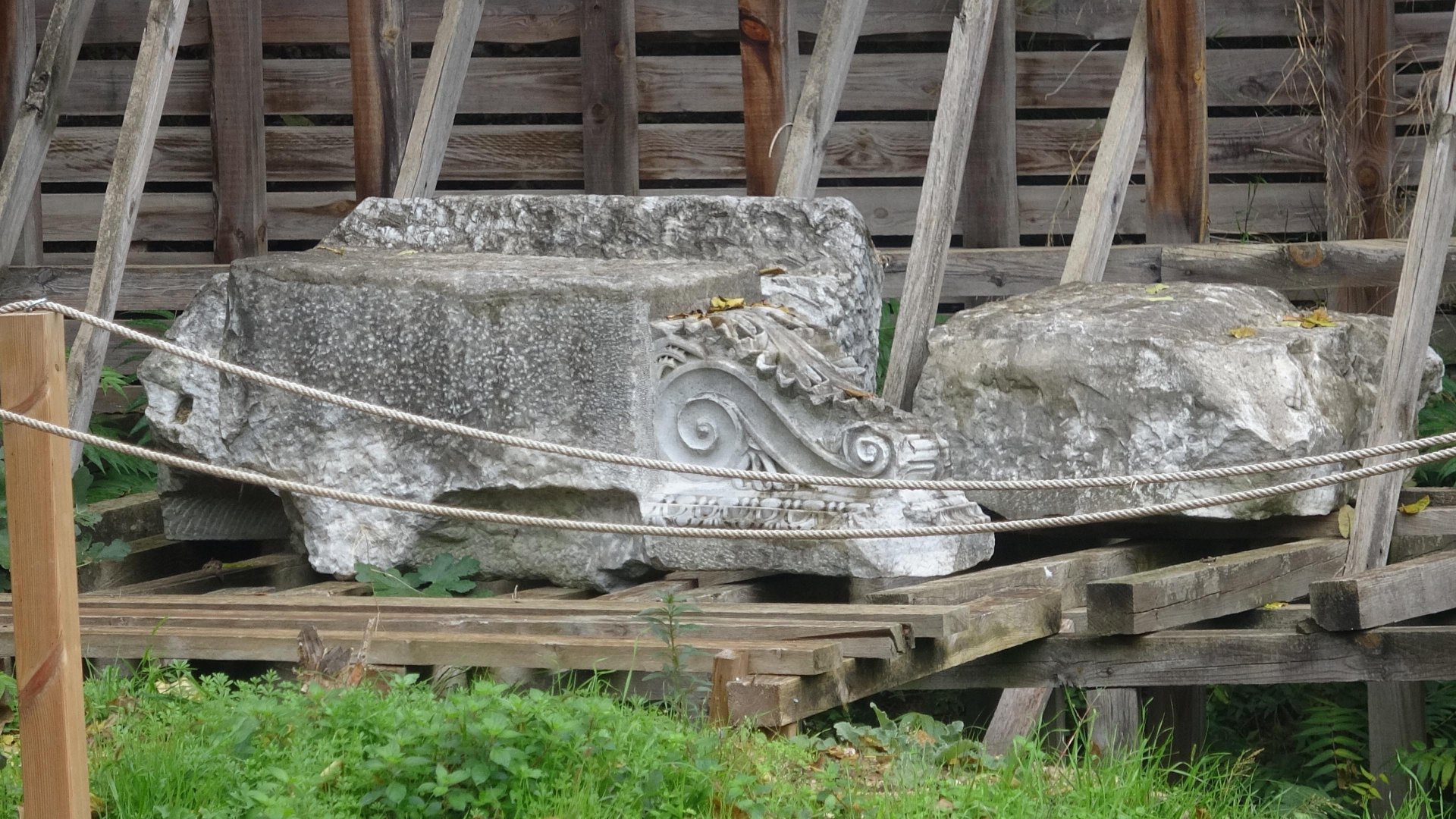 İzmit'te isyan ettiren görüntü. Enkaz alanından çıkanlar herkesi şaşkına çevirdi.