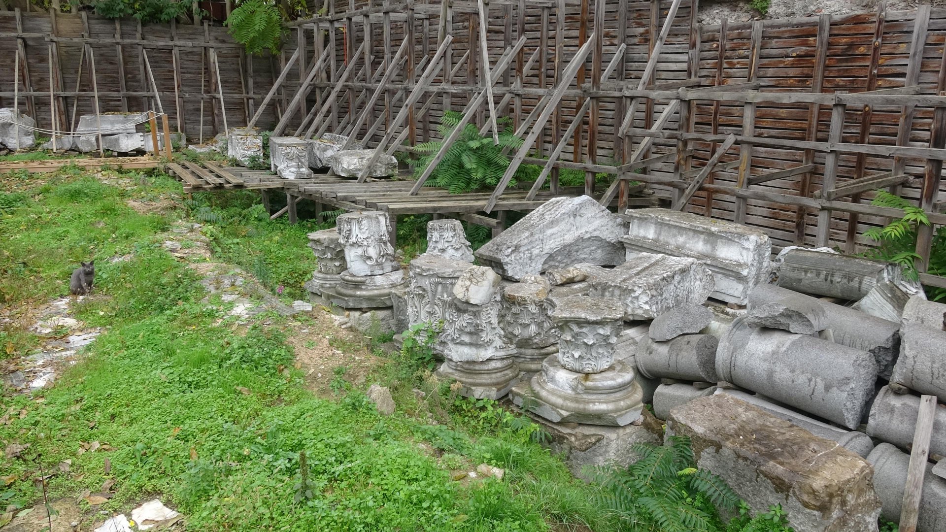 İzmit'te isyan ettiren görüntü. Enkaz alanından çıkanlar herkesi şaşkına çevirdi.