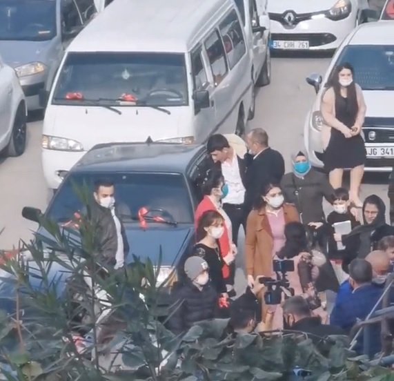 Bursa'da büyük sorumsuzluk! Salgına rağmen davullu zurnalı gelin alma eğlencesi
