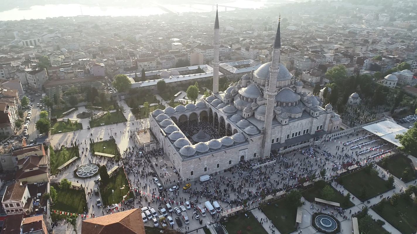 Мечеть фатиха в стамбуле. Мечеть завоевателя Стамбул. Мечеть Мехмеда завоевателя.