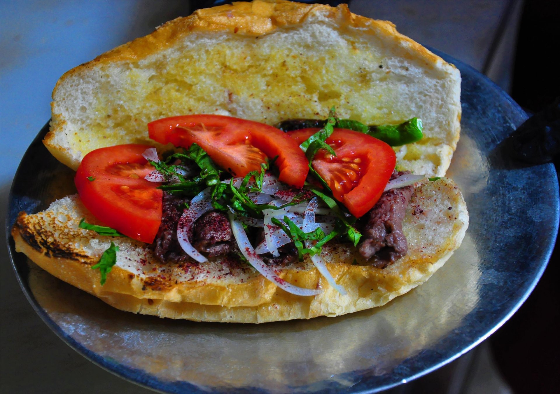 3-asirlik-manisa-kebabi-ekmek-arasina-girdi-008.jpg