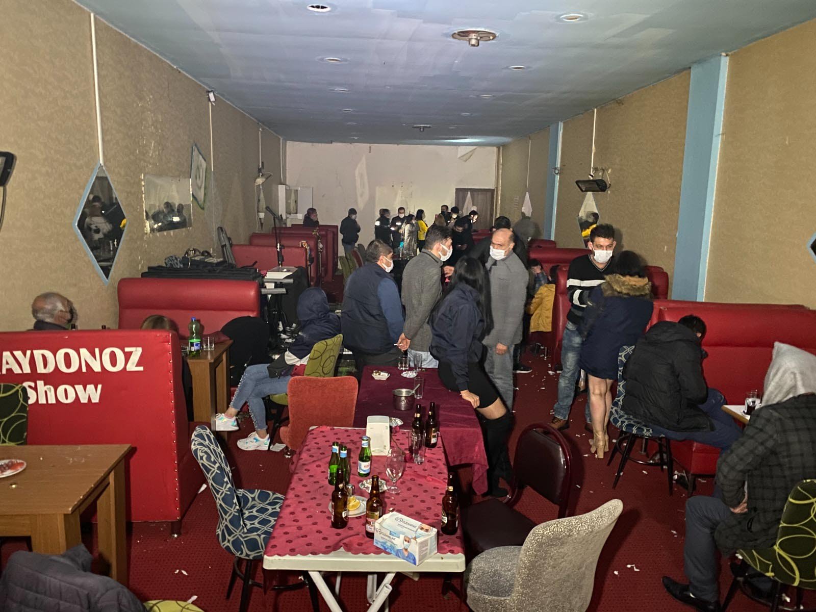 Konya’da Suriyelinin işlettiği pavyonda eğlence kaçakları çatıda yakalandı