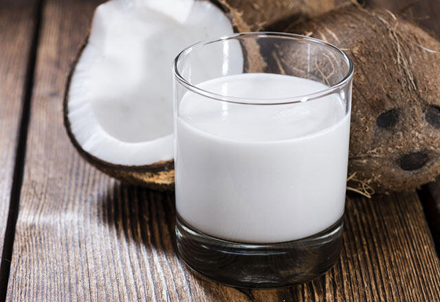 Evde kolayca yapılan hindistan cevizi sütü tarifi, marketlerden pahalıya almaya son