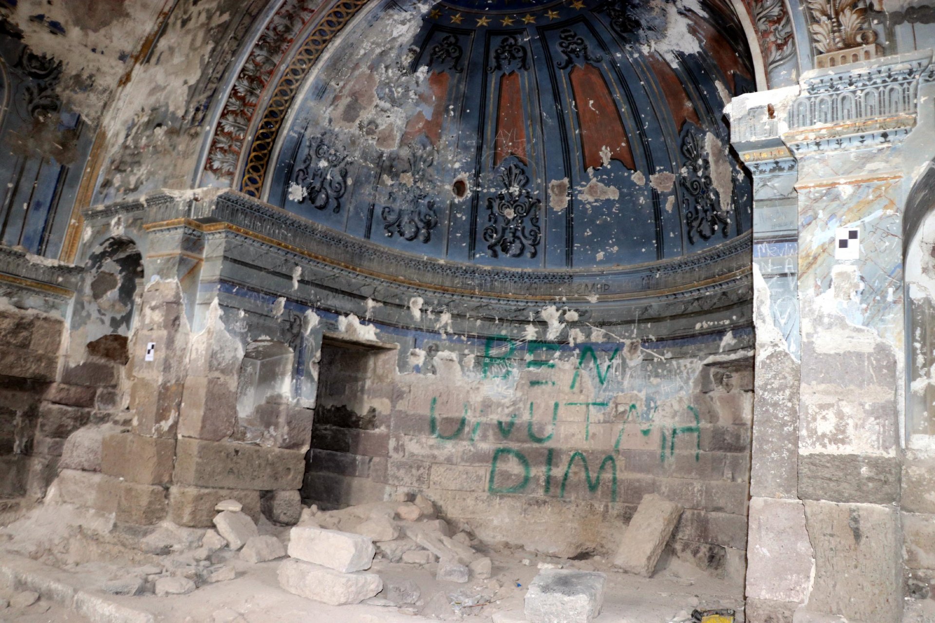 Definecilerin yeri kurbanı Surp Toros Gregoryan Ermeni Kilisesi oldu