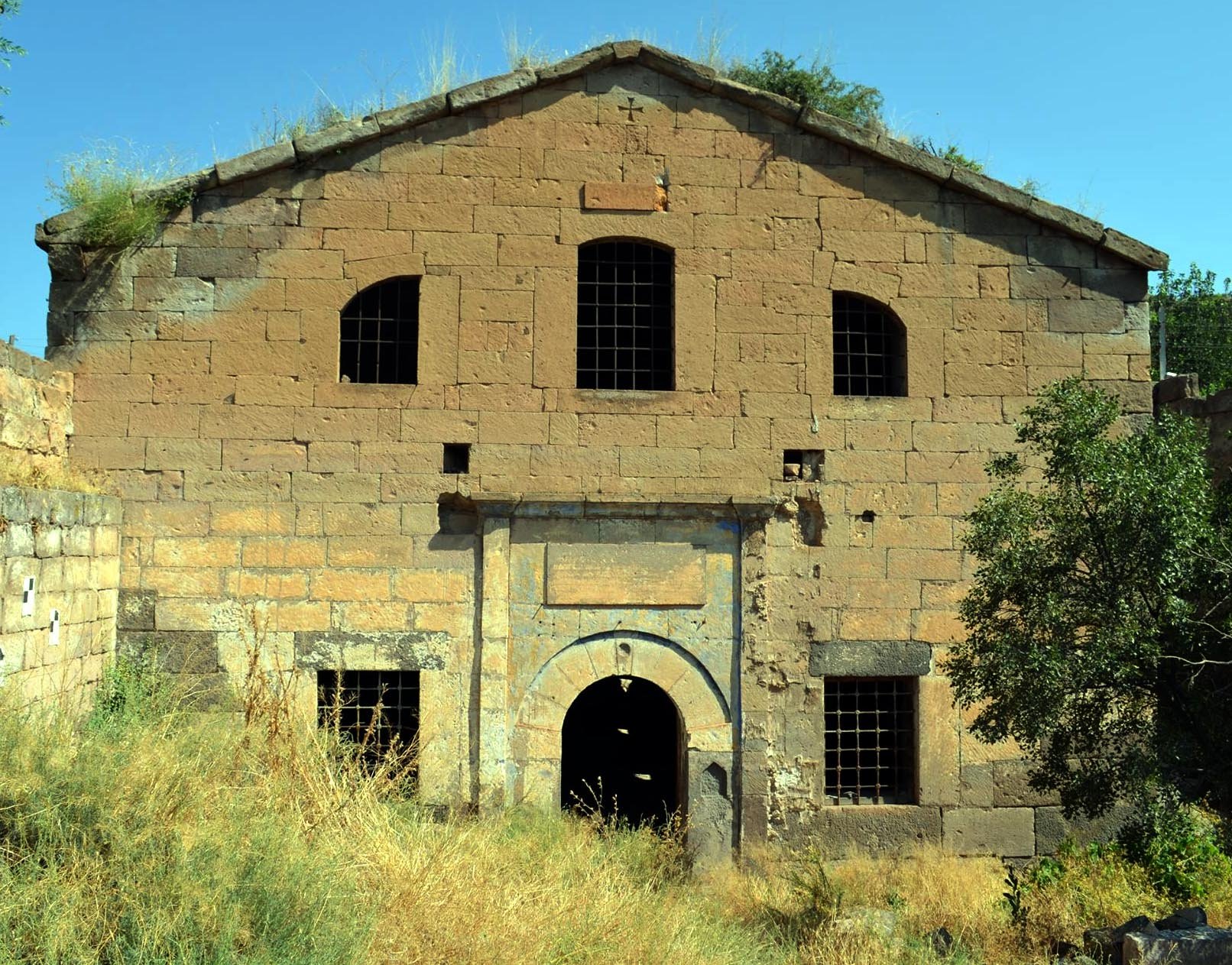 Definecilerin yeri kurbanı Surp Toros Gregoryan Ermeni Kilisesi oldu