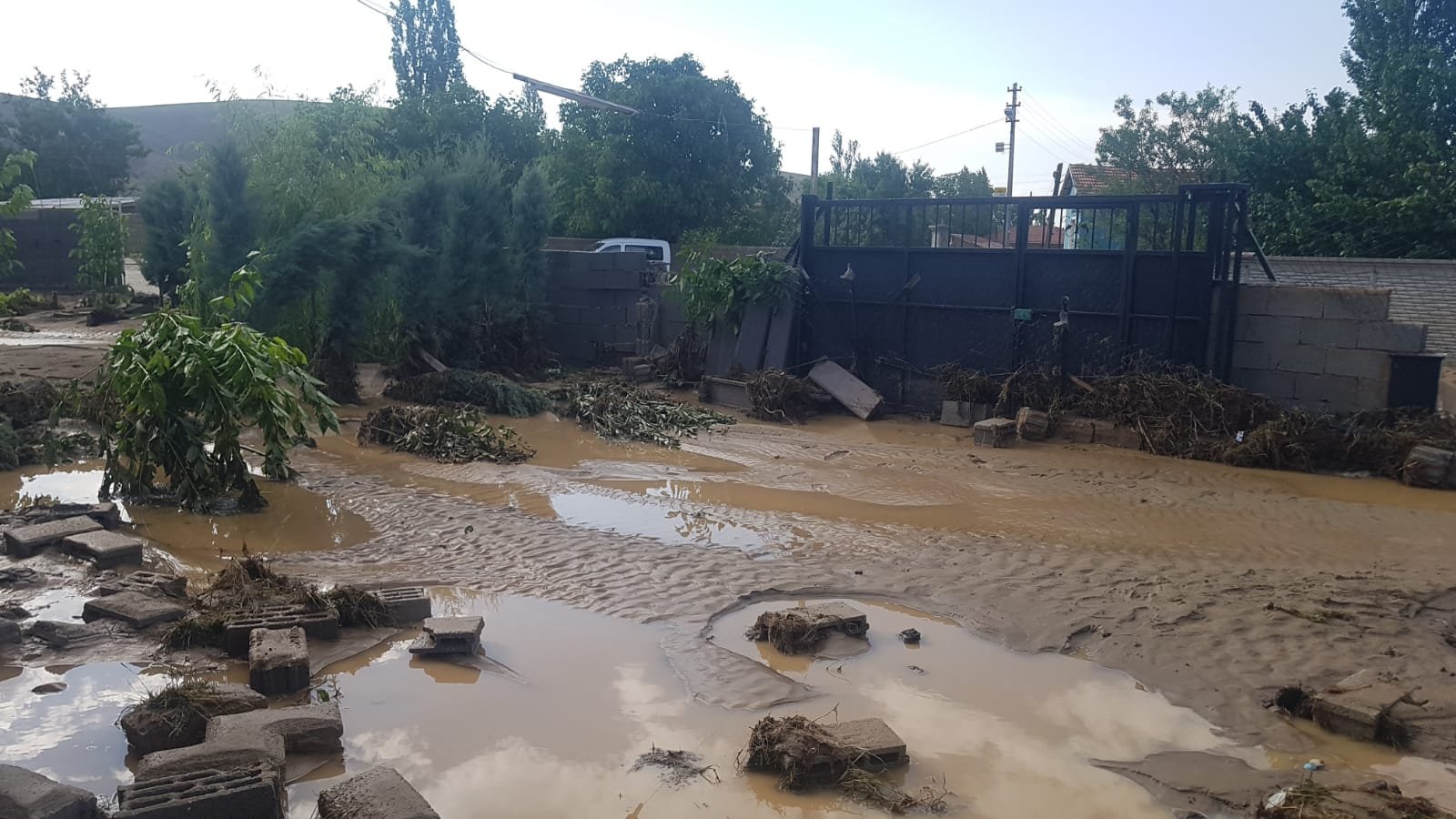 Konya'da meydana gelen sel YHT seferlerinin durmasına neden oldu