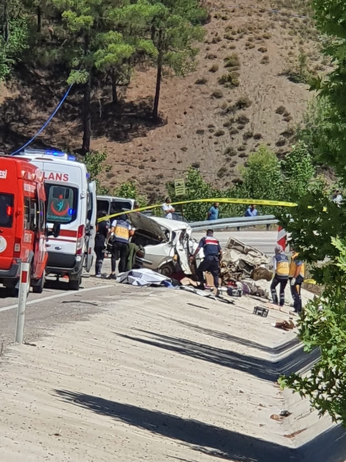 Bu acıya yürek dayanmaz! Anne, baba ve 3 kızı yan yana öldüler yan yana gömüldüler!