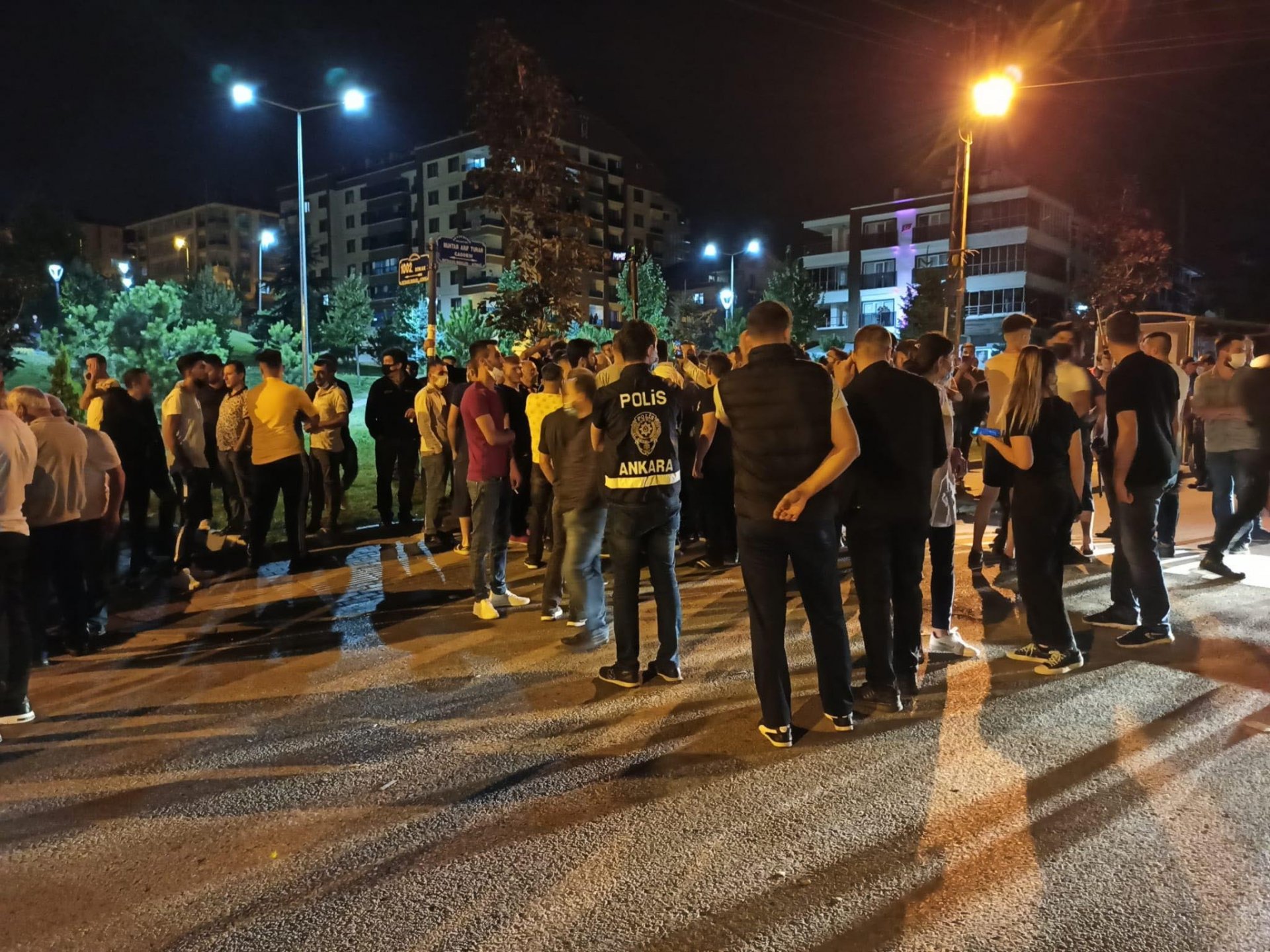 Yabancı uyruklu grup ile çakın kavgada bıçaklanan Emirhan ...