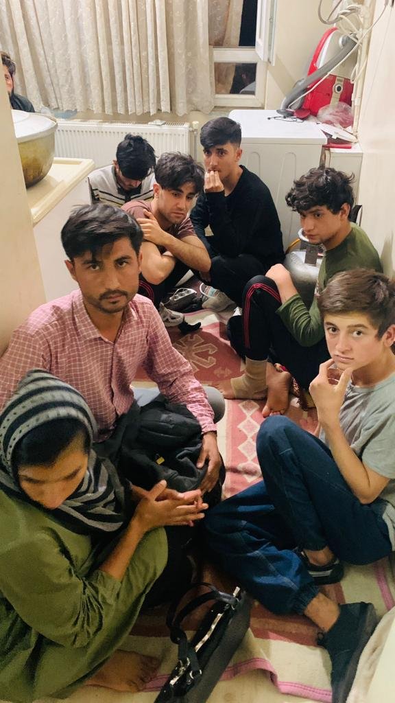Bu Afganlar apartman dairesinde yakalandı, polisler say say bitiremedi