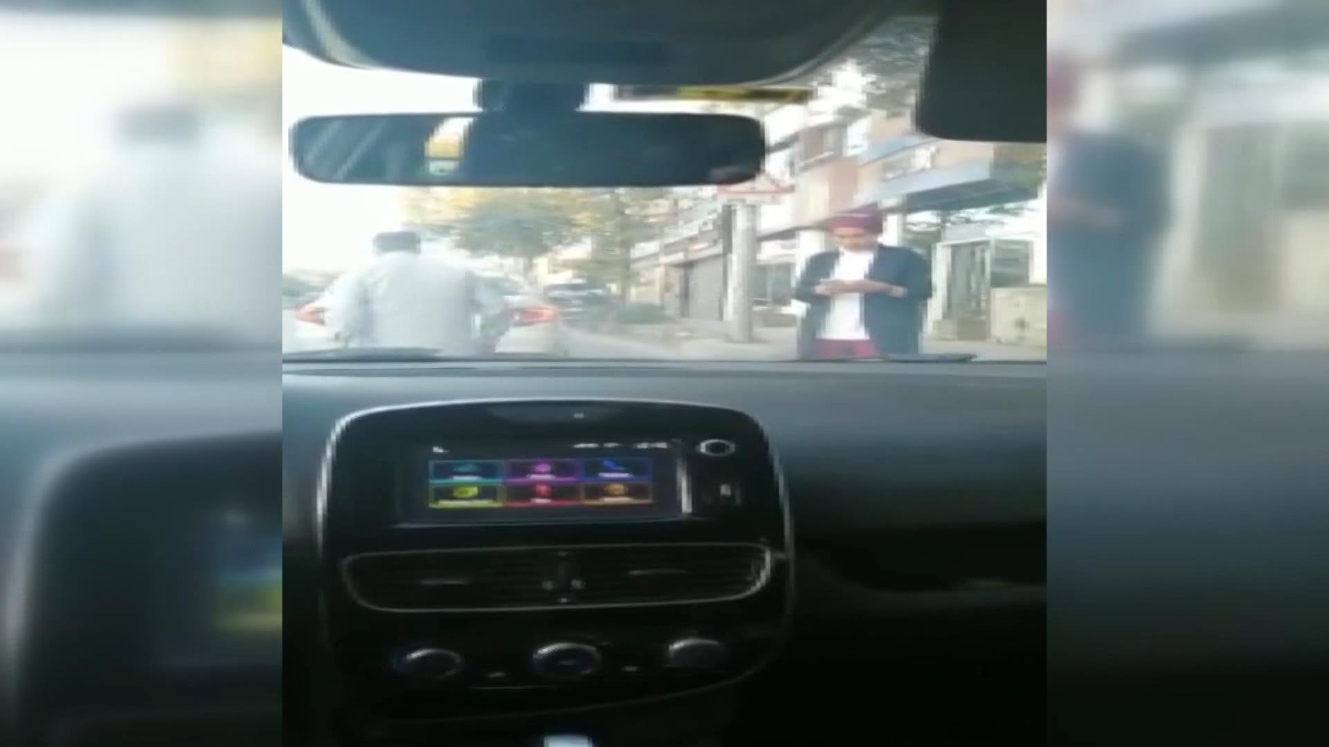 'İmamoğlu'nun özel kalemiyim' dedi, 2 yaşındaki çocuğun bulunduğu otomobilin camına taş attı