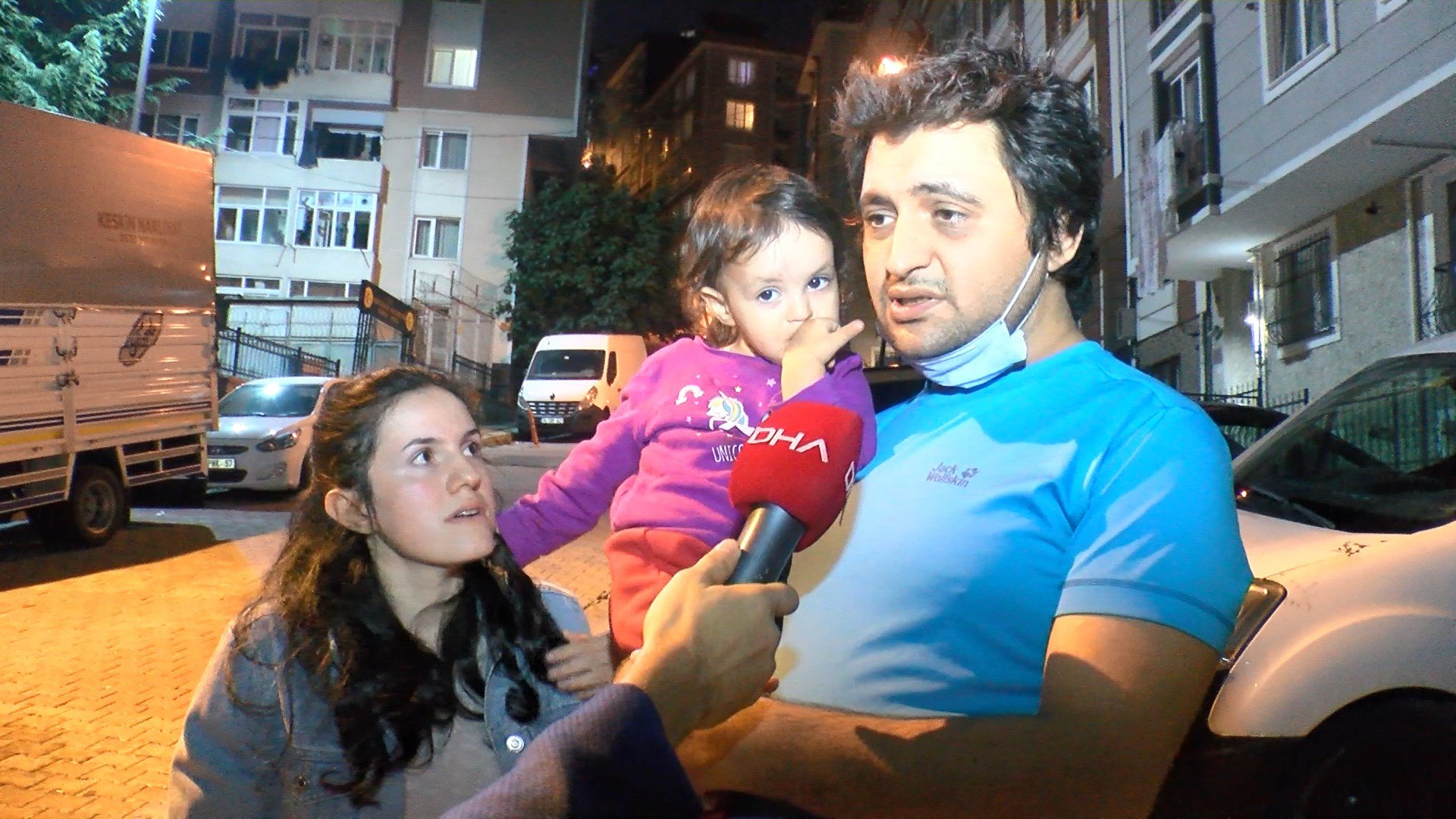 'İmamoğlu'nun özel kalemiyim' dedi, 2 yaşındaki çocuğun bulunduğu otomobilin camına taş attı