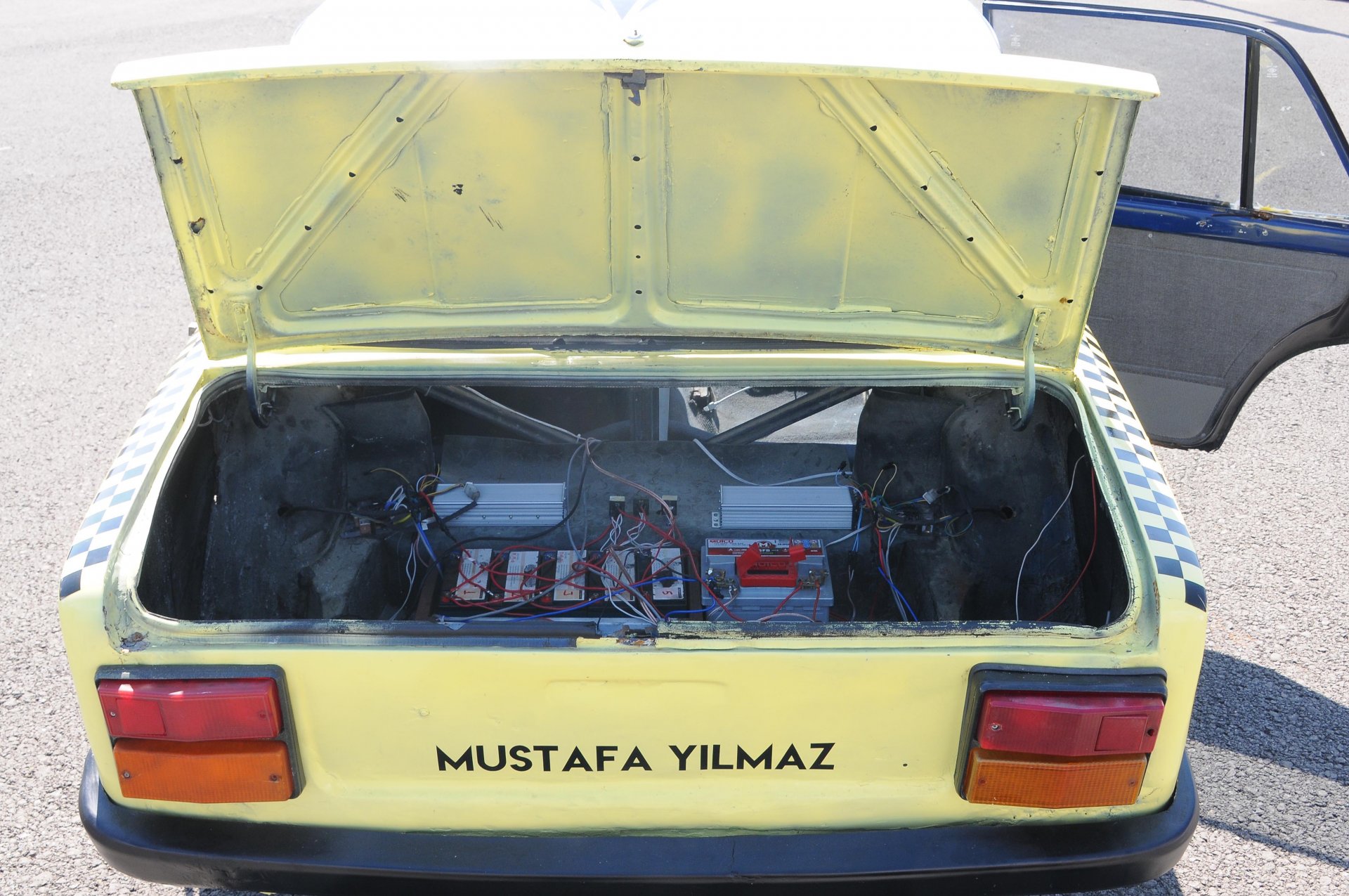 1989 model hurda serçeden 2021 yılına uygun sürücüsüz bir araba yarattılar!