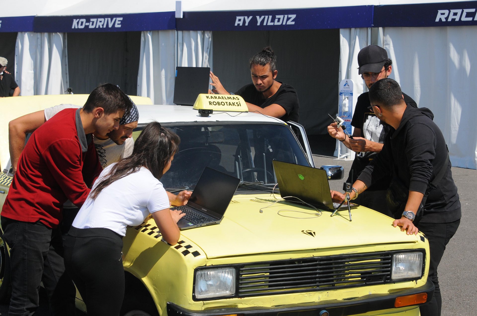 1989 model hurda serçeden 2021 yılına uygun sürücüsüz bir araba yarattılar!