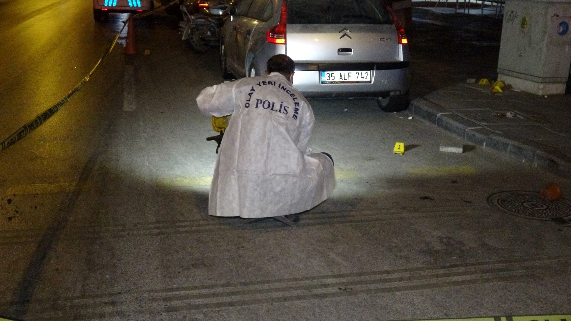 İzmir'de alacak kavgası tartışmayla başladı ama silahlı çatışmaya dönünce olanlar oldu!