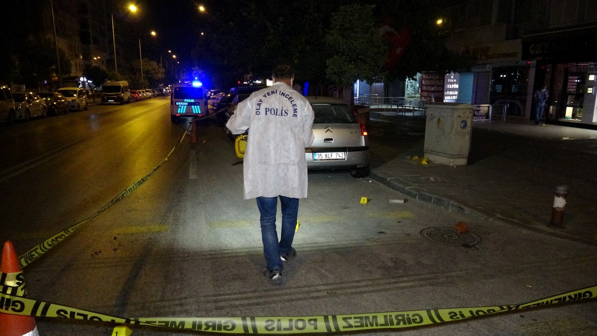 İzmir'de alacak kavgası tartışmayla başladı ama silahlı çatışmaya dönünce olanlar oldu!