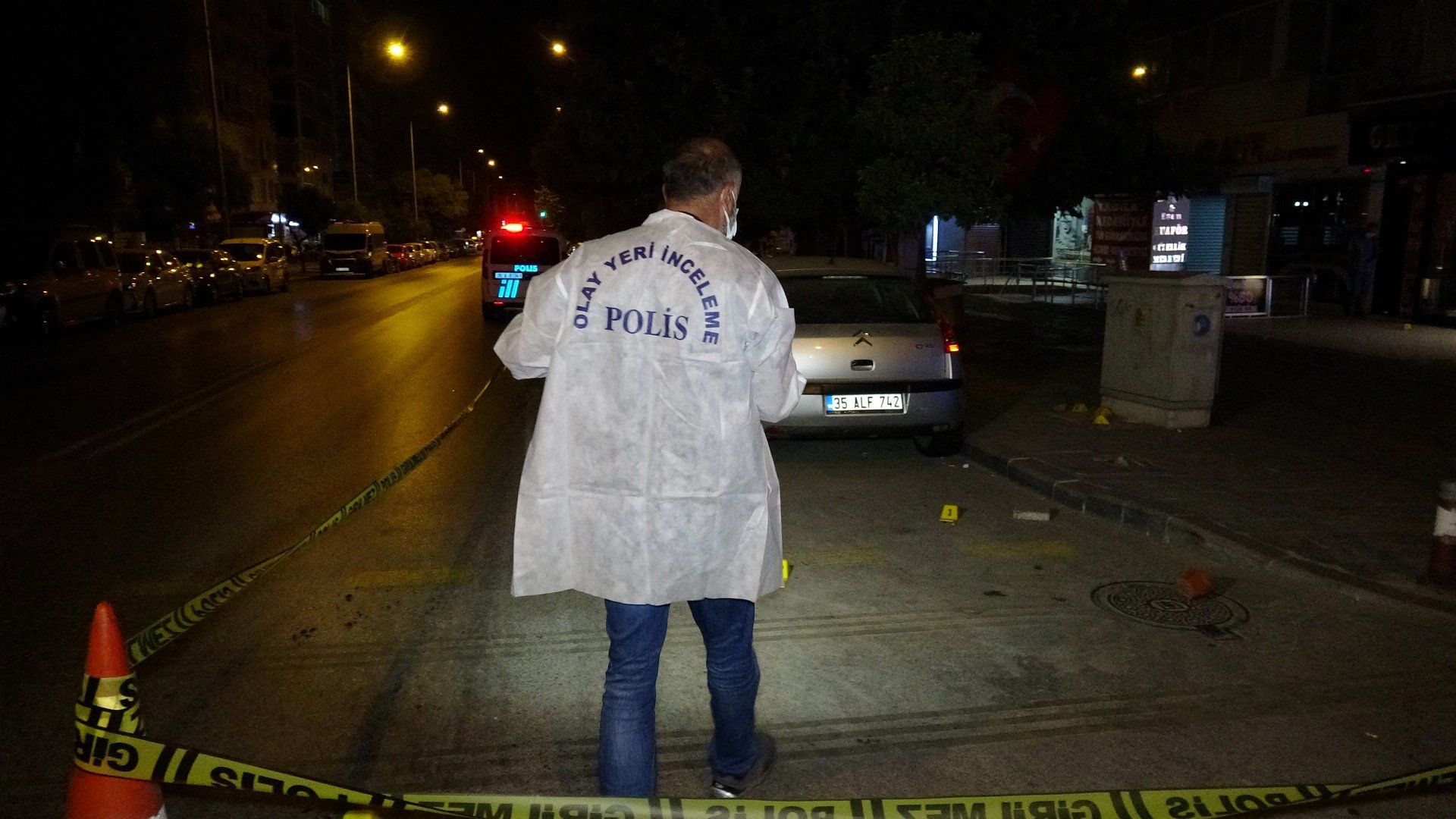 İzmir'de alacak kavgası tartışmayla başladı ama silahlı çatışmaya dönünce olanlar oldu!