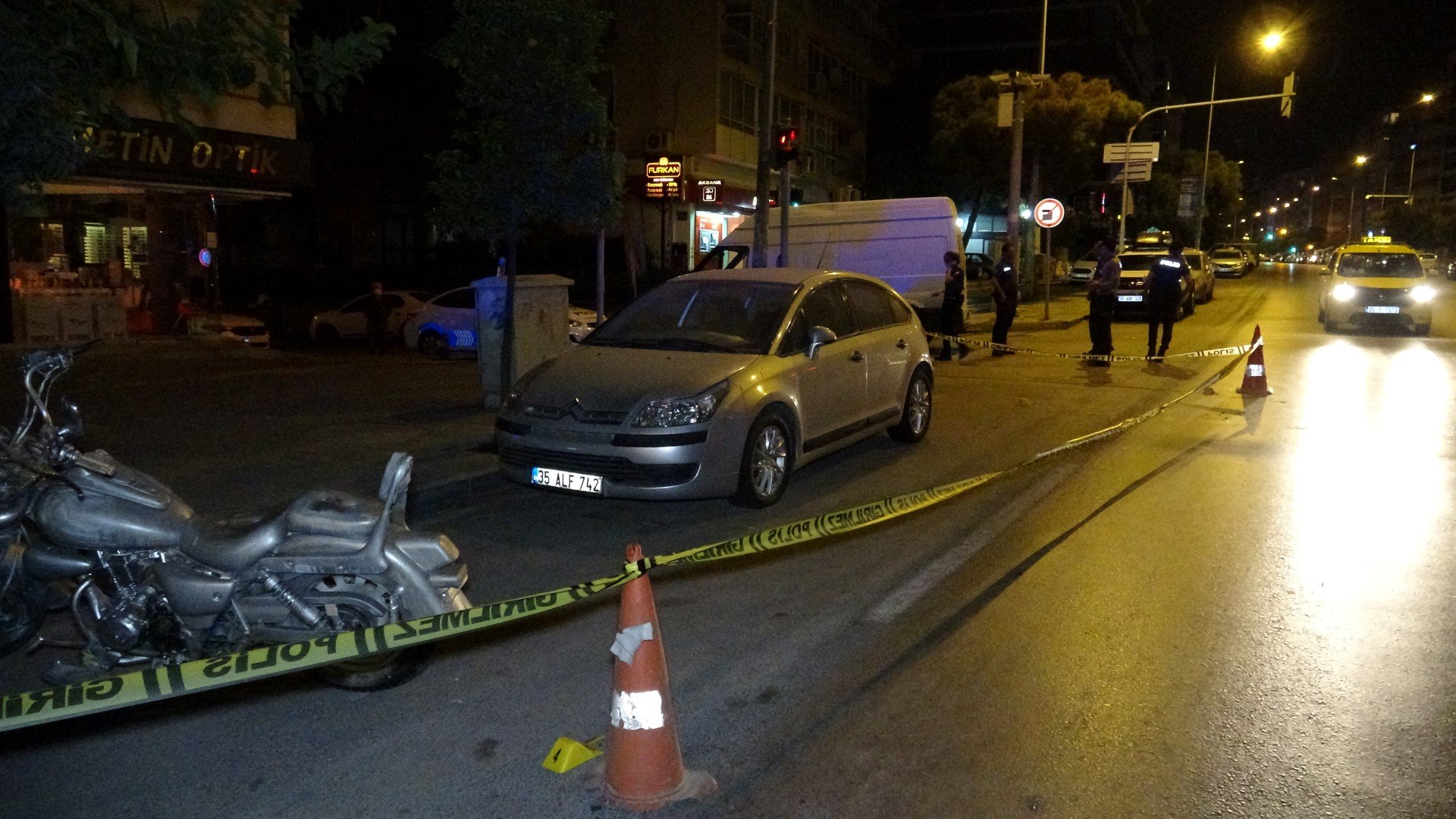 İzmir'de alacak kavgası tartışmayla başladı ama silahlı çatışmaya dönünce olanlar oldu!