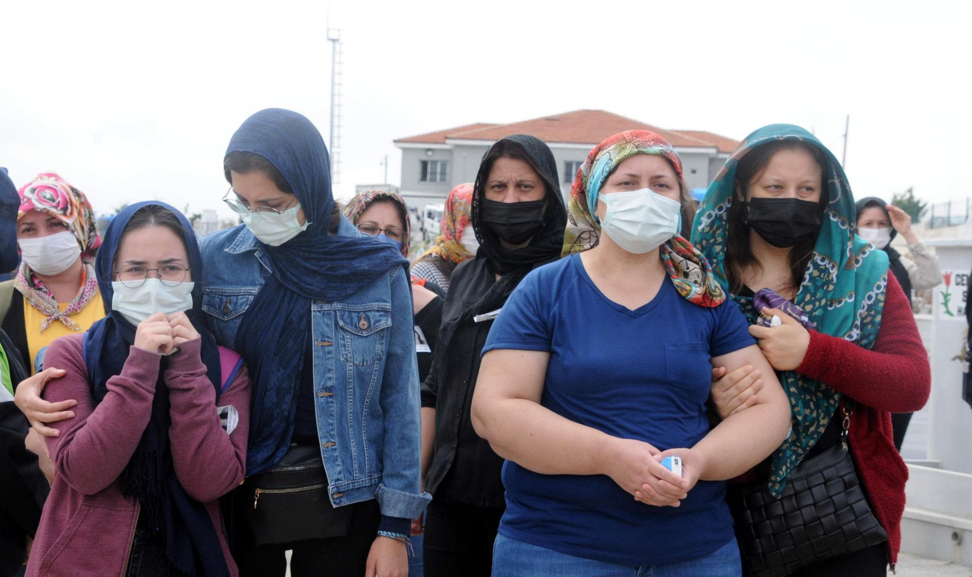 Bebeği zarar görmesin diye aşı olmayan genç kadın doğumdan 18 gün sonra koronavirüsten öldü
